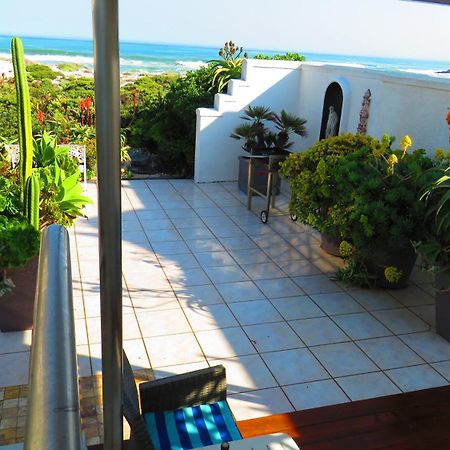 On The Beach Apartments 伊泽芳登 外观 照片
