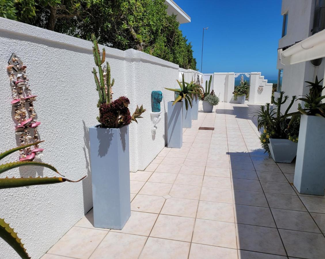 On The Beach Apartments 伊泽芳登 外观 照片