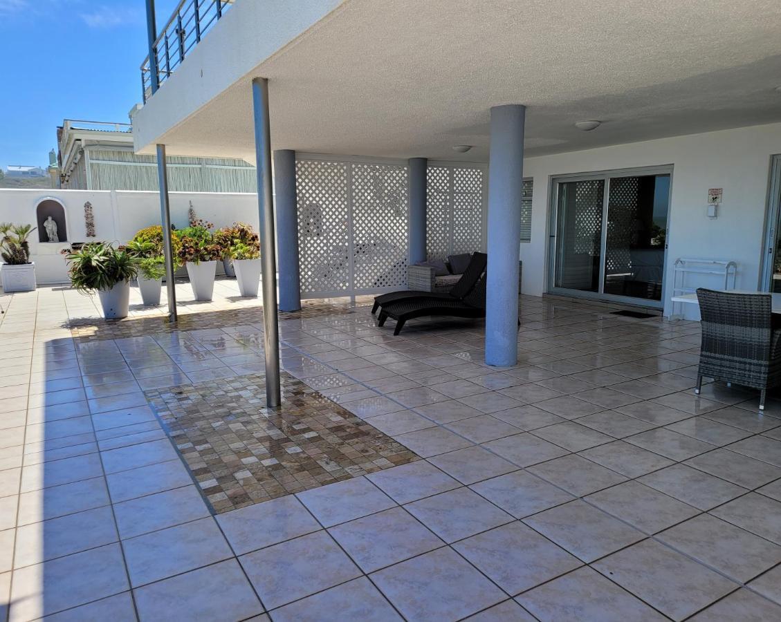 On The Beach Apartments 伊泽芳登 外观 照片