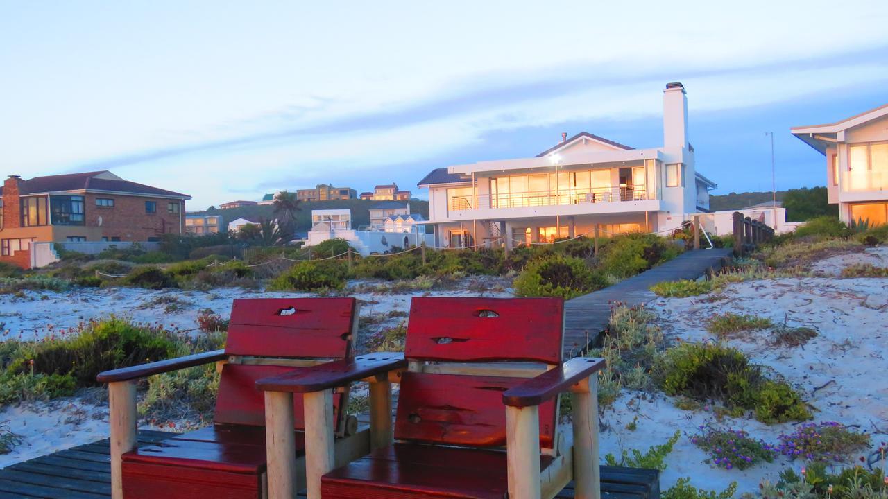 On The Beach Apartments 伊泽芳登 外观 照片