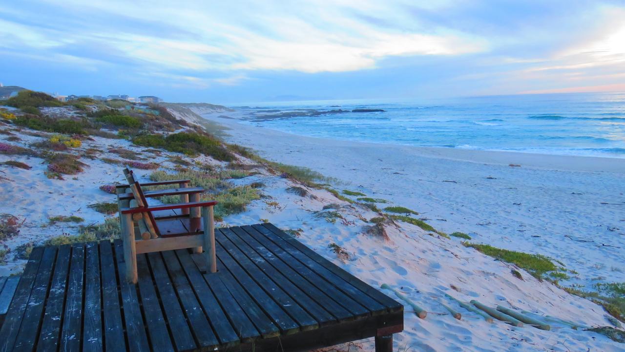 On The Beach Apartments 伊泽芳登 外观 照片