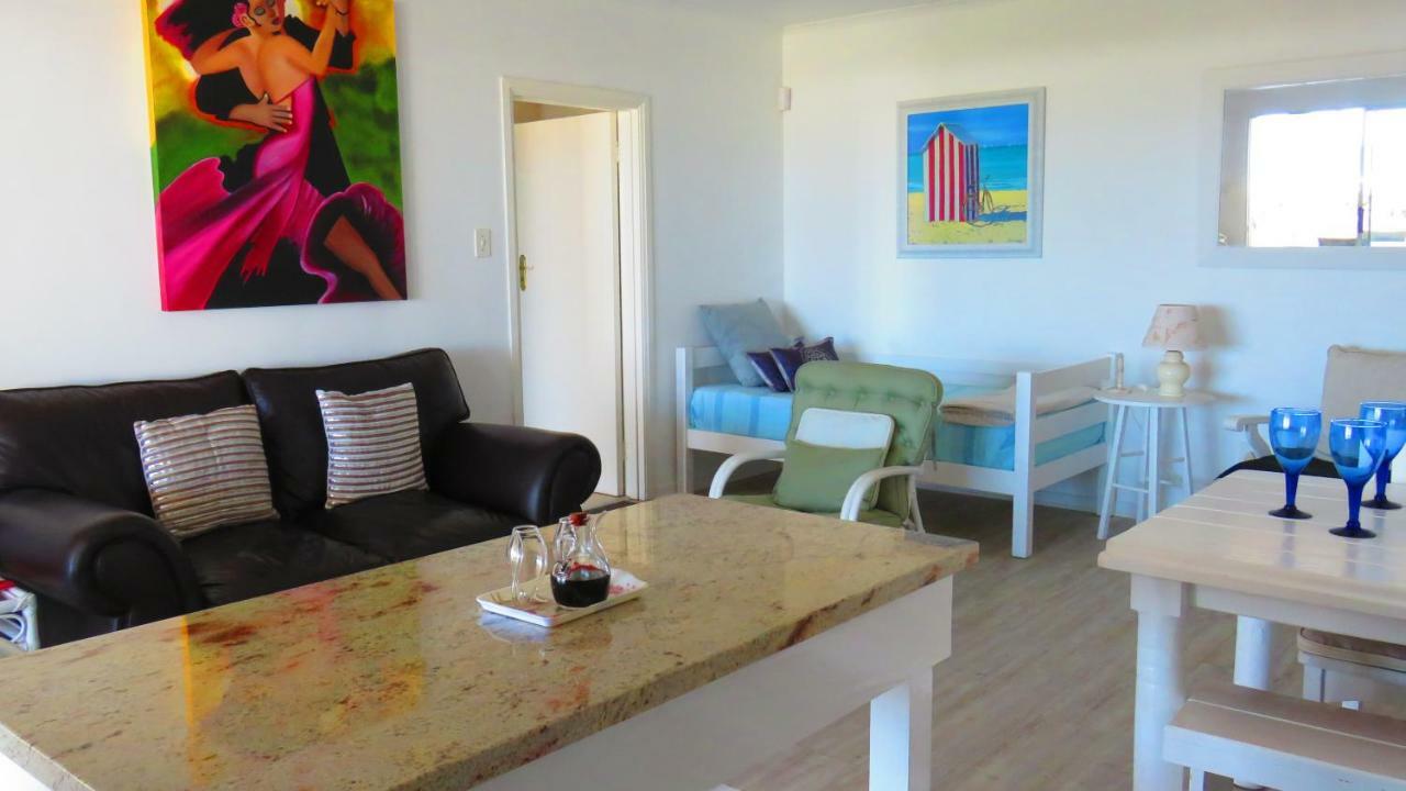 On The Beach Apartments 伊泽芳登 外观 照片