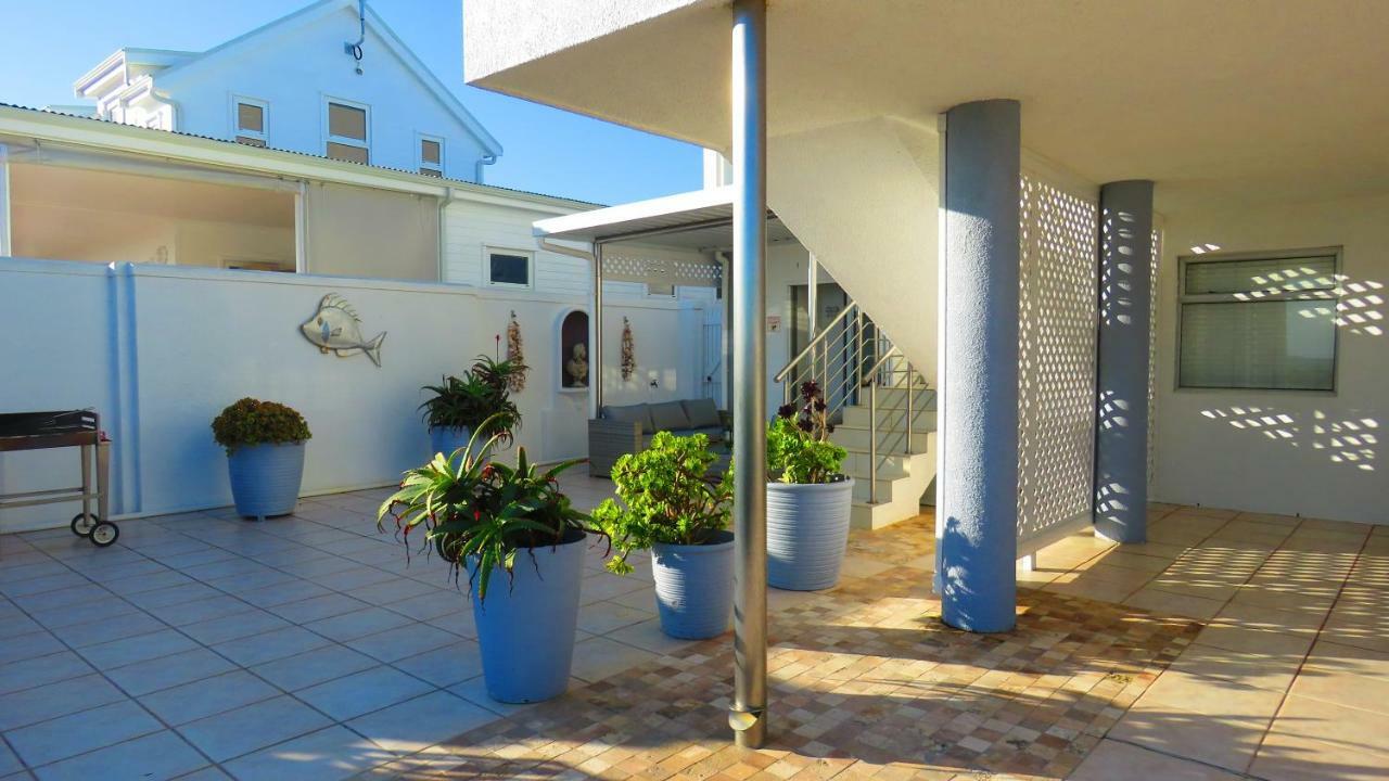 On The Beach Apartments 伊泽芳登 外观 照片