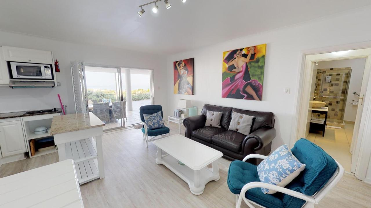 On The Beach Apartments 伊泽芳登 外观 照片